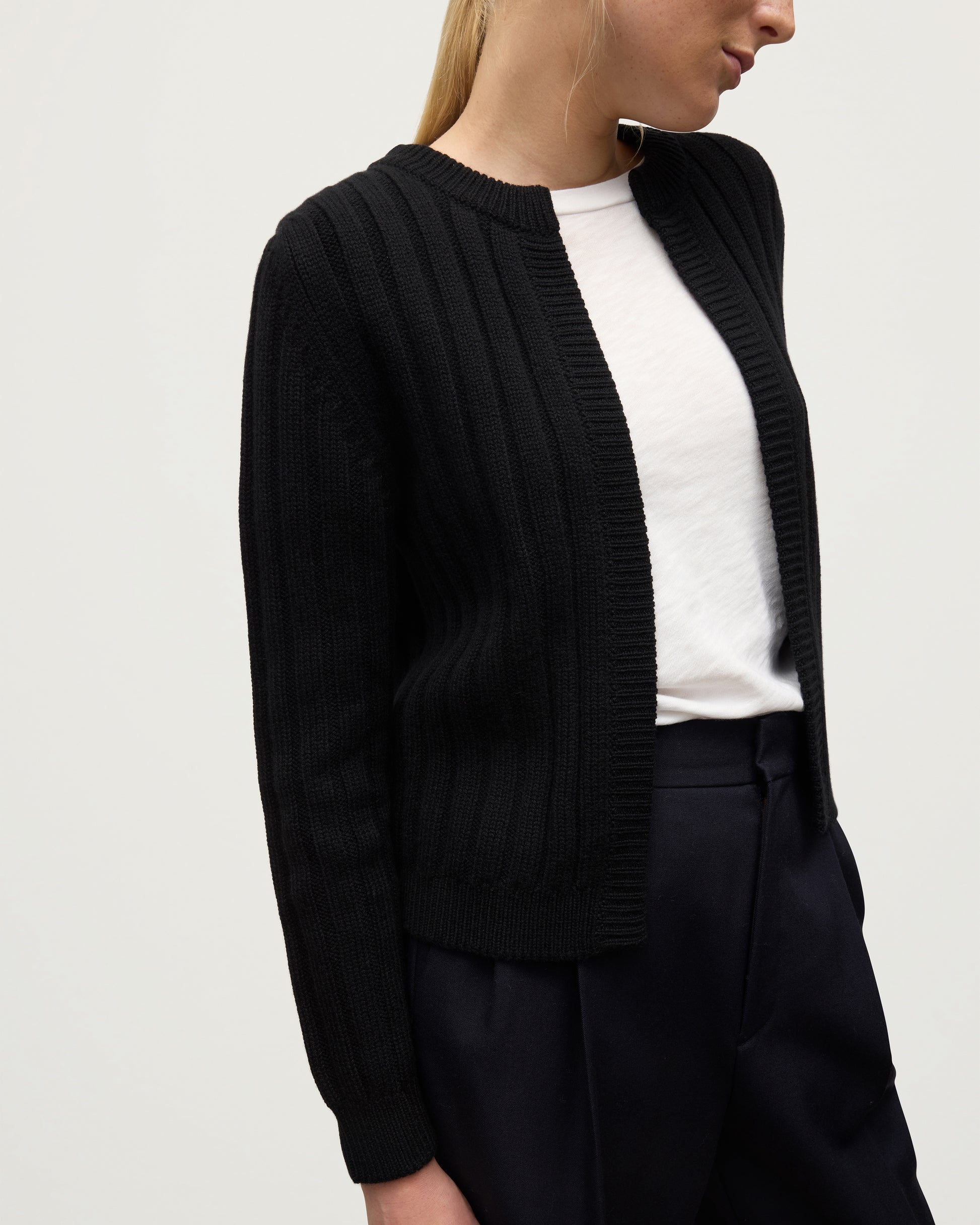 MODEL WEAR JOHNSTONS OF ELGIN WOMENS LECHT CREW CARDIGAN BLACK 100% CASHMERE OVER A WHITE T-SHIRT and NAVY TROUSER KAC05790SA7210