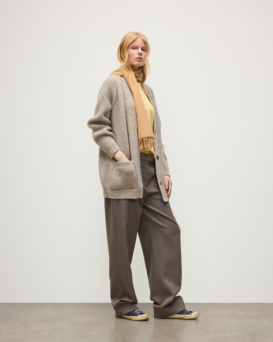 JOHNSTONS OF ELGIN NORAH CARDIGAN DONEGAL CASHMERE RIBBED CARDIGAN WITH POCKETS CREAM 100% CASHMERE KAC05992HA0397