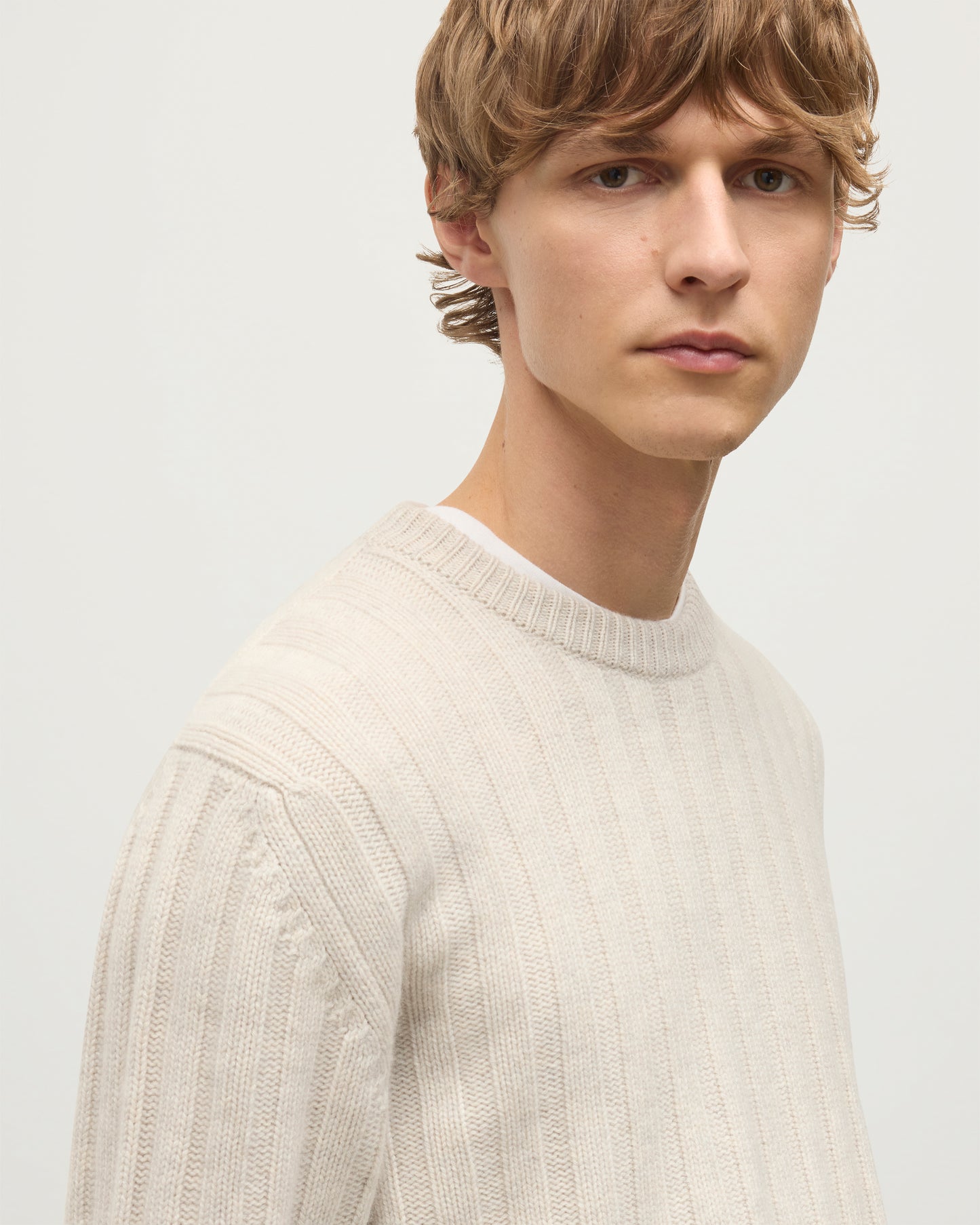 JOHNSTONS OF ELGIN MENS PEEL CREW SWEATER NATURAL 100% CASHMERE ON A MODEL OVER A WHITE T-SHIRT  KAC05751HA0402