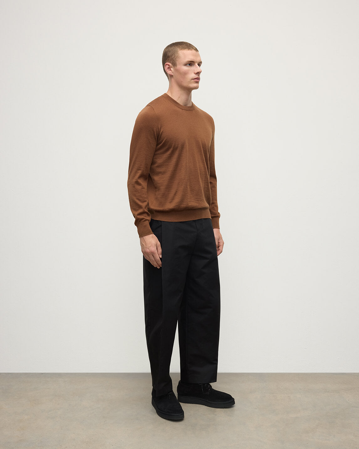 Johnstons of Elgin men's superfine cashmere camel round neck sweater KAI05241SB7300