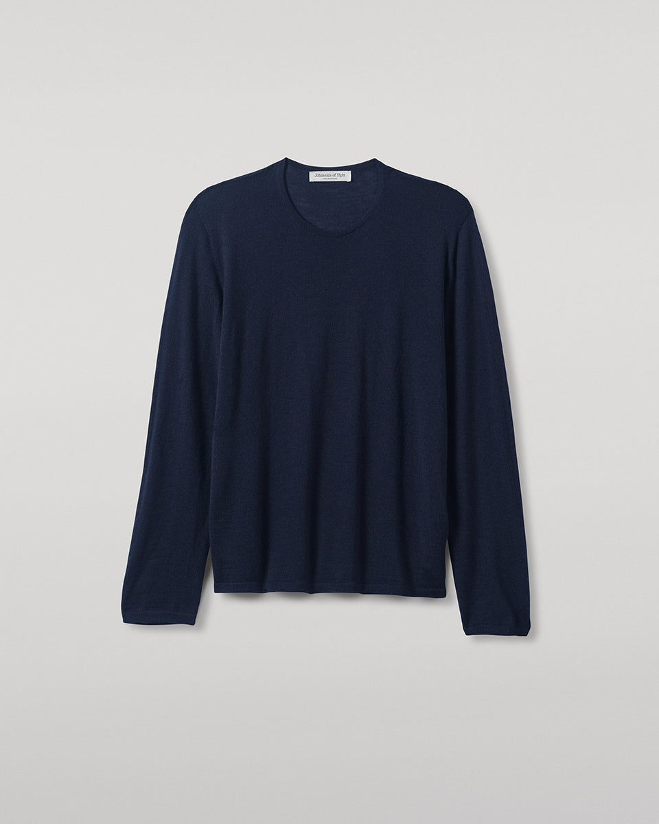 Model wears Johnstons of Elgin AW25 Women's Knitwear Navy Superfine Cashmere Jumper  KAI05318SD7600