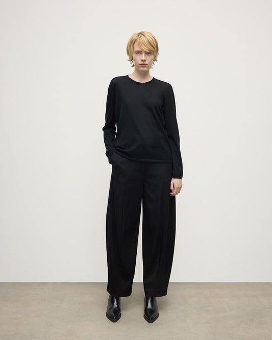 Model wearing Johnstons of Elgin AW25 Women's Knitwear Black Superfine Cashmere Black Jumper Front View KAI05318SA7146