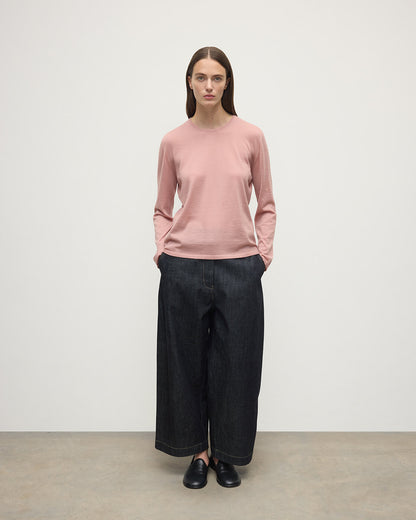 Model wearing Johnstons of Elgin AW25 Women's Knitwear Nude Superfine Cashmere Pink Jumper Front View KAI05318SE5274