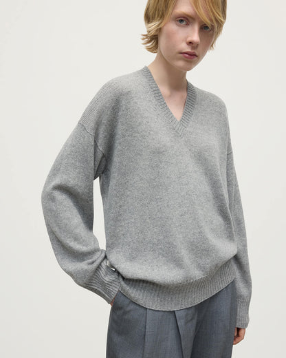 Johnstons of Elgin AW25 Women's Knitwear Light Grey Gauzy Cashmere V Neck KAI05323HA0308