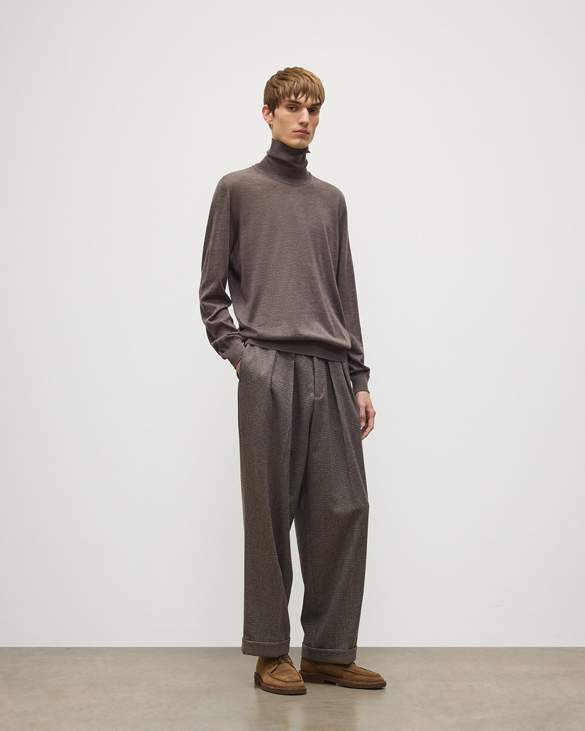JOHNSTONS OF ELGIN FIN ROLL COLLAR SUPERFINE CASHMERE ROLL COLLAR SWEATER - 3 PLY BROWN 100% CASHMERE KAI05333HB7092