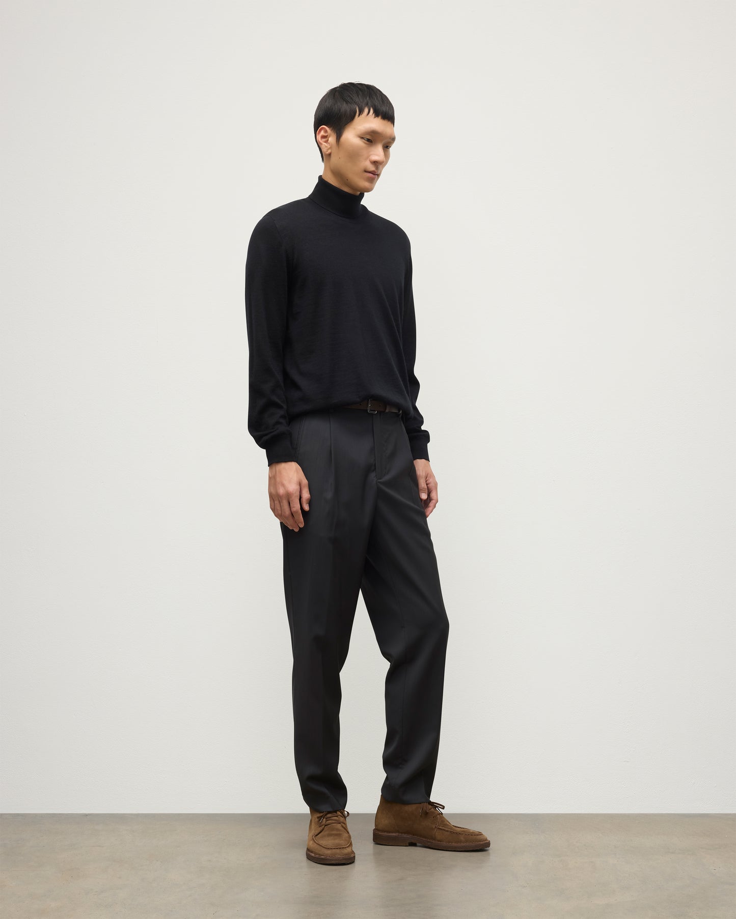 JOHNSTONS OF ELGIN MENS SUPERFINE FIN ROLL COLLAR BLACK 100% SUPERFINE CASHMERE KAI05333SA7146