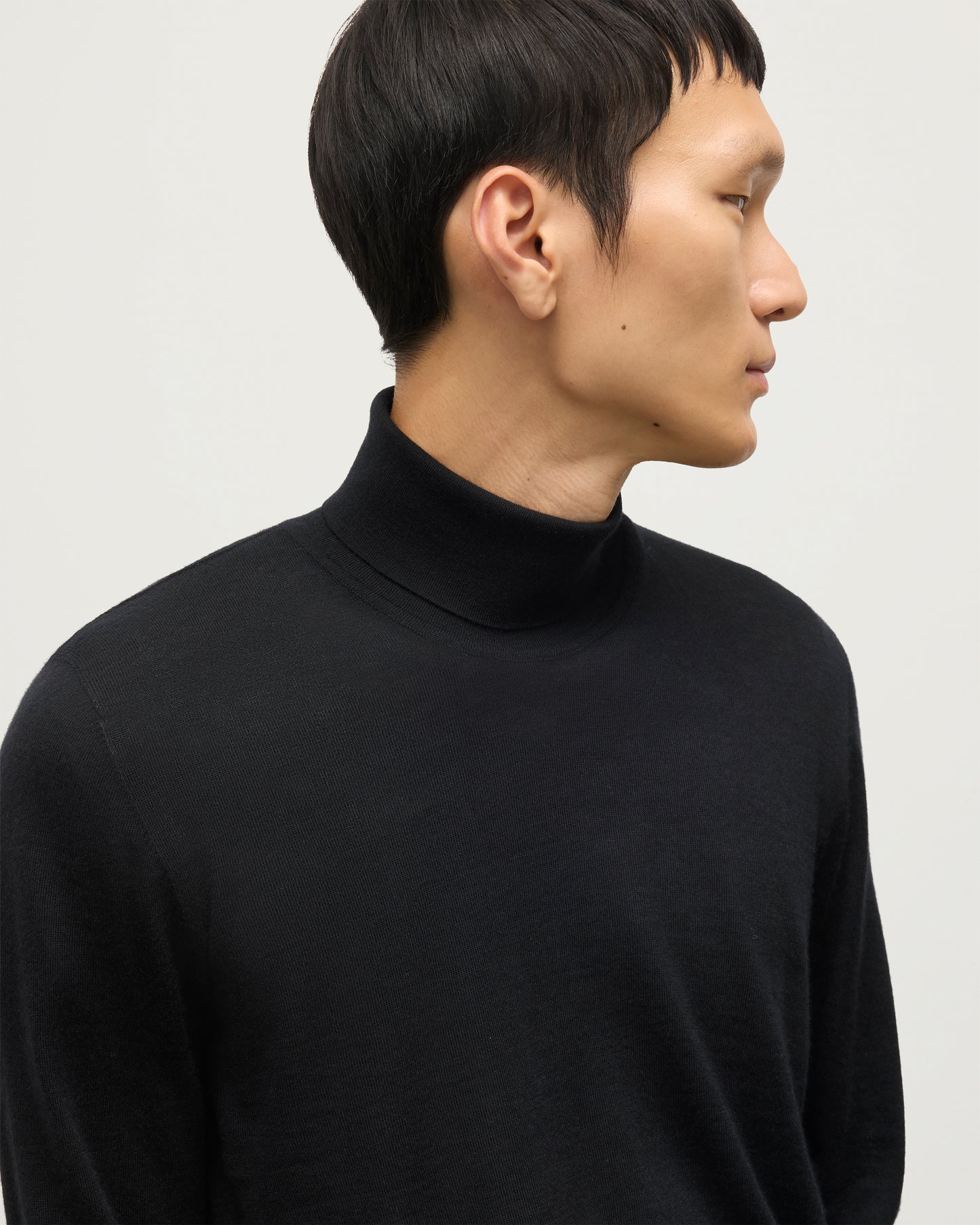 JOHNSTONS OF ELGIN MENS SUPERFINE FIN ROLL COLLAR BLACK 100% SUPERFINE CASHMERE KAI05333SA7146