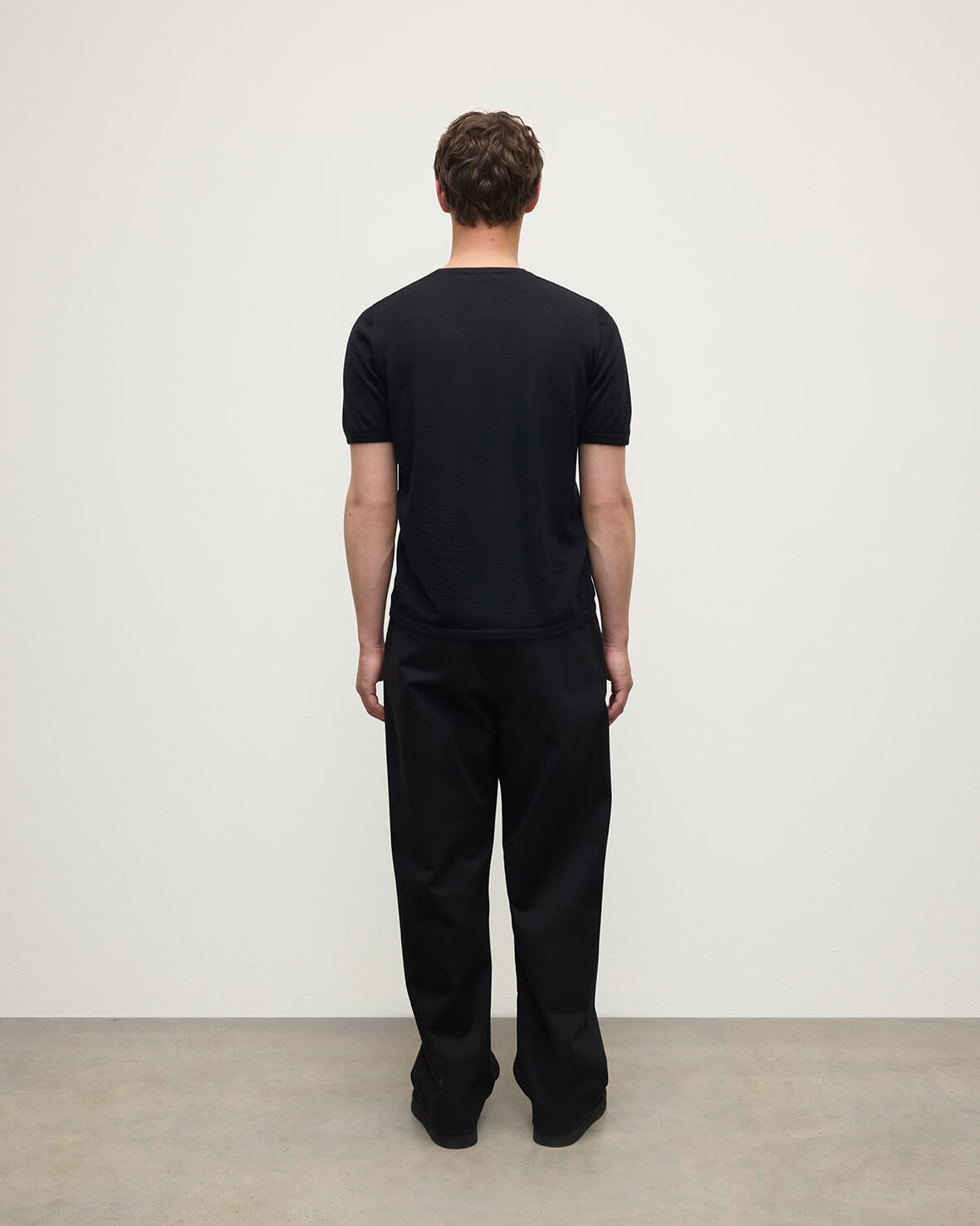 Johnstons of Elgin AW25 Men's Knitwear Black Superfine Cashmere Black T-Shirt KAI05595SA7146