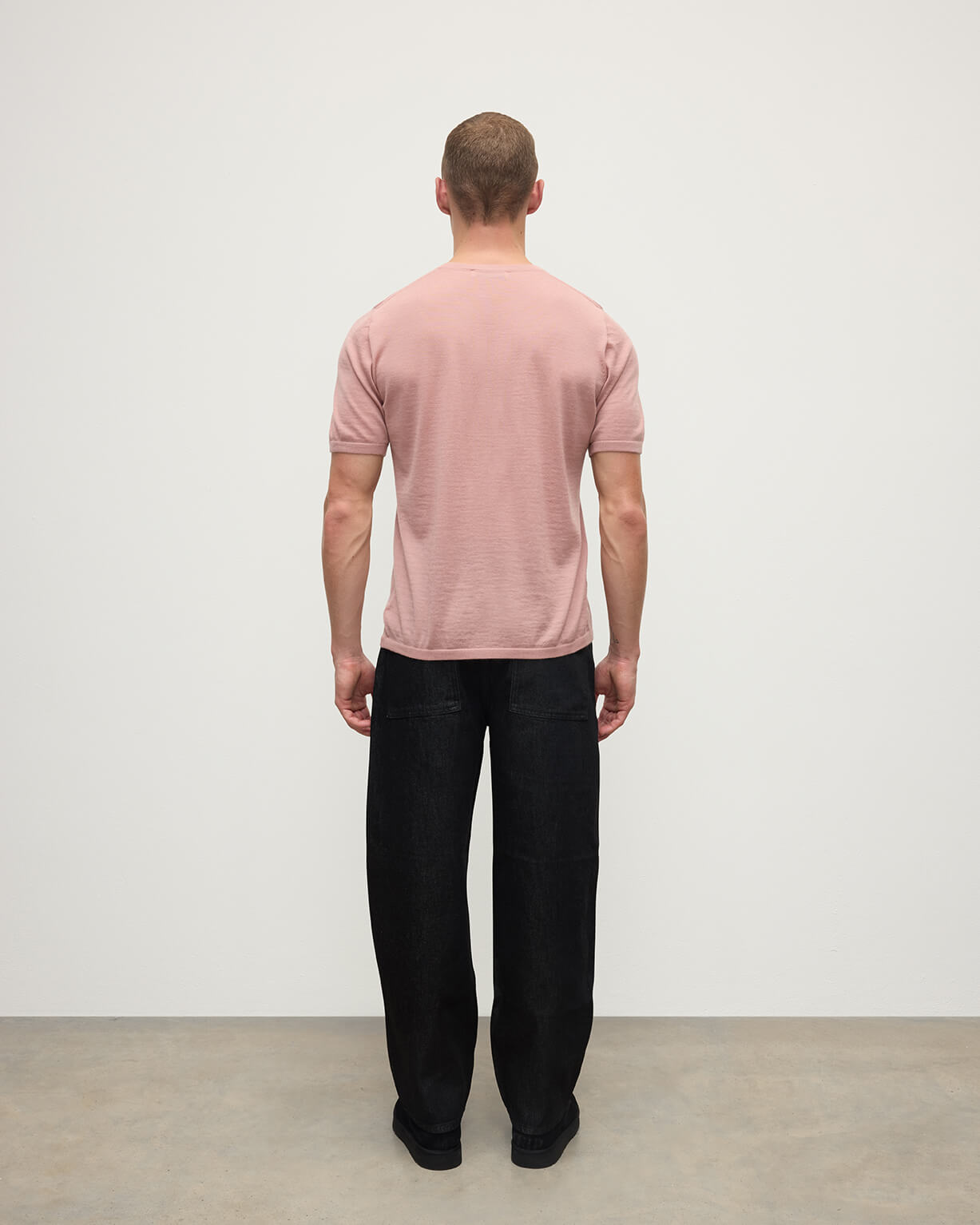 Johnstons of Elgin AW25 Men's Knitwear Nude Pink Superfine Cashmere T-Shirt KAI05595SE5274