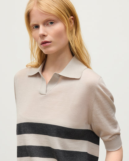 JOHNSTONS OF ELGIN COIRA SHORT SLEEVE SHIRT SUPERFINE CASHMERE OPEN POLO SHIRT WITH CONTRAST TRIMS - 3 PLY CREAM & GREY 100% CASHMERE KAI05714Q26408