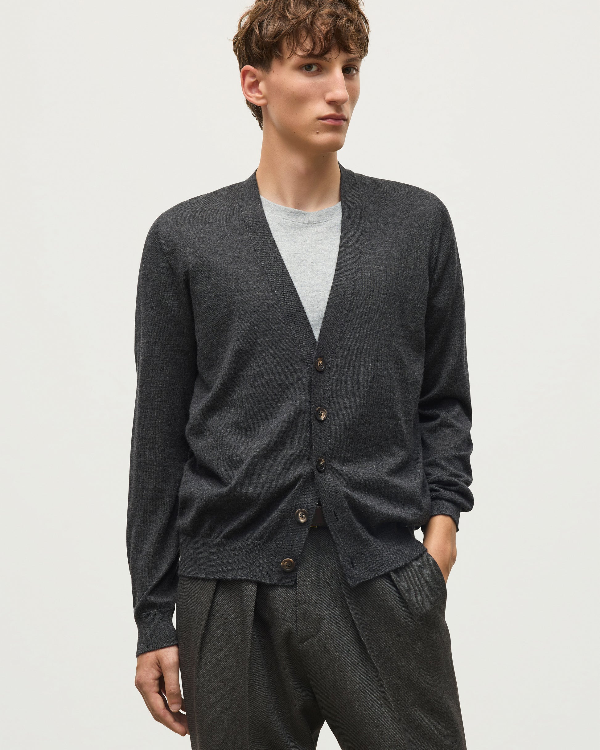 JOHNSTONS OF ELGIN FORSYTH CARDIGAN SUPERFINE CASHMERE VEE NECK CARDIGAN - 3 PLY DARK GREY 100% CASHMERE KAI05740HA7218