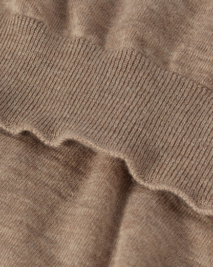 MENS FIN SUPERFINE VEE NECK LIGHT BROWN 100% SUPERFINE CASHMERE BY JOHNSTONS OF ELGIN KAI05744HB0273