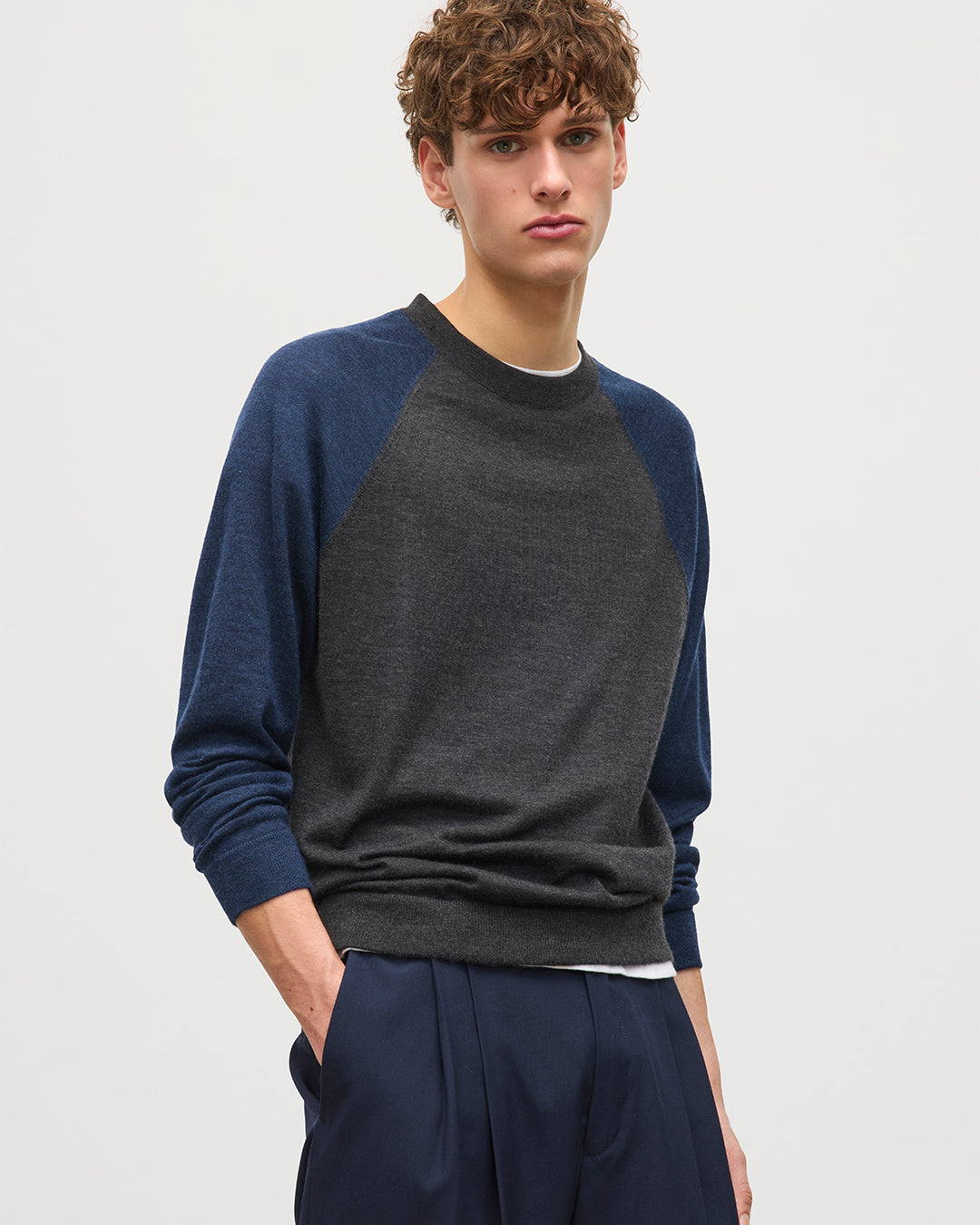 JOHNSTONS OF ELGIN MENS LEITH RINGER SUPERFINE SWEATER GREY & NAVY 100% SUPERFINE CASHMERE KAI05746Q25931