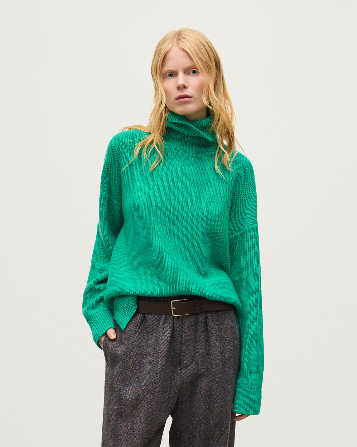 JOHNSTONS OF ELGIN MAGGIE ROLL NECK SWEATER CASHMERE REVERSE STITCH ROLL NECK SWEATER - 8 PLY GREEN 100% CASHMERE KAI05983SC4760