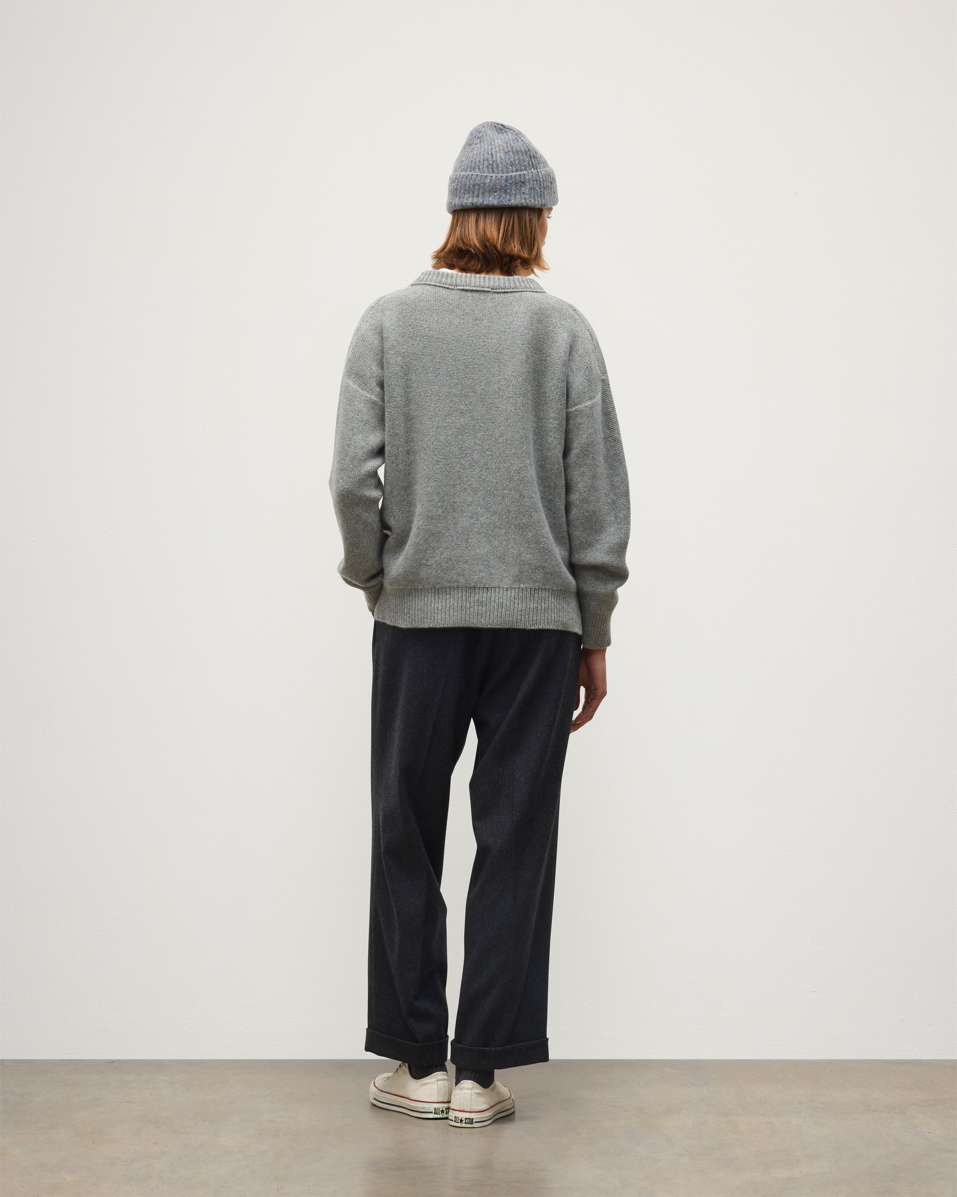 JOHNSTONS OF ELGIN MAGGIE CREW SWEATER CASHMERE REVERSE STITCH ROUND NECK SWEATER - 8 PLY GREY 100% CASHMERE KAI05990HA0400