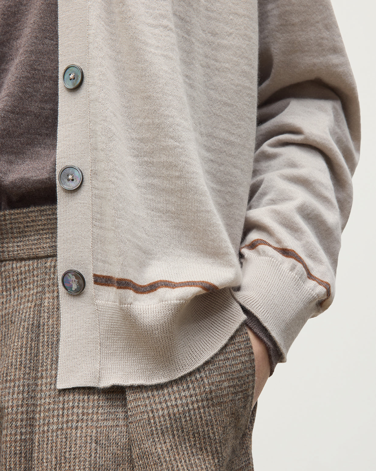 JOHNSTONS OF ELGIN EFFIE VEE CARDIGAN SUPERFINE CASHMERE VEE NECK CARDIGAN WITH TIPPING - 3 PLY CREAM 100% CASHMERE KAI06032Q26335