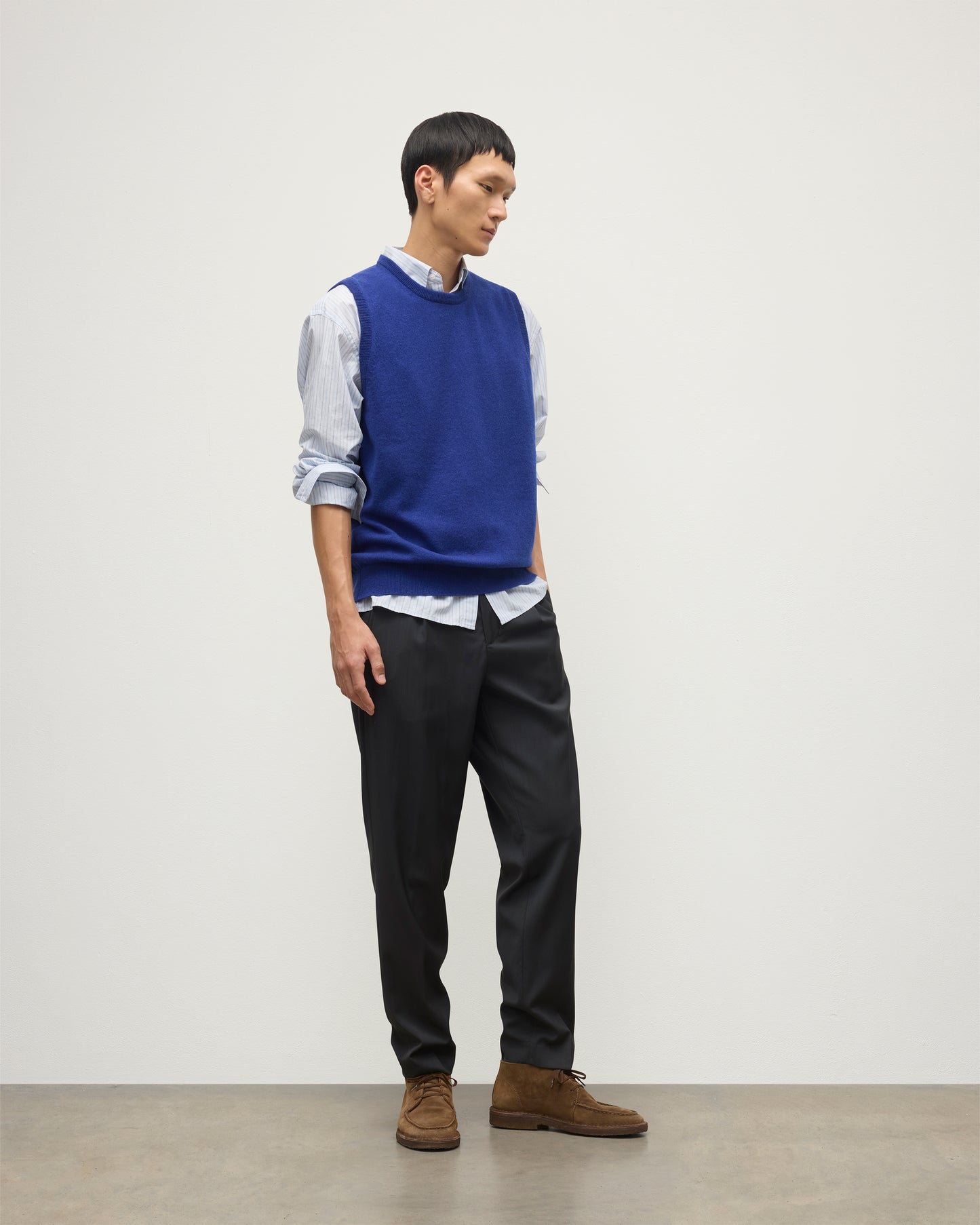 MENS LENNOX SLEEVELESS CREW BLUE 100% CASHMERE, BY JOHNSTONS OF ELGIN, WORN OVER A LIGHT BLUE SHIRT WITH NAVY PANTS KAP05243SD5326