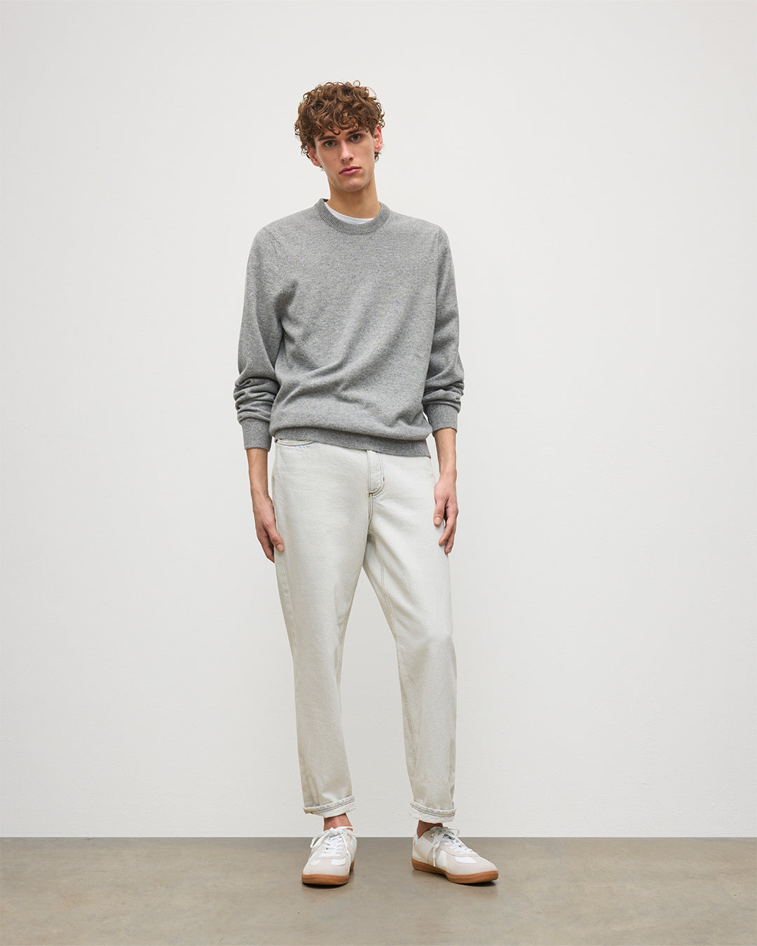 JOHNSTONS OF ELGIN MENS RORY CREW CLASSIC JUMPER GREY 100% CASHMERE KAP05471HA0400