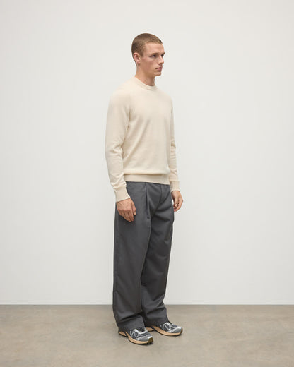 Johnstons of Elgin AW25 Men's Knitwear Champagne  Classic Cashmere Cream Round Neck Jumper KAP05471SA0502