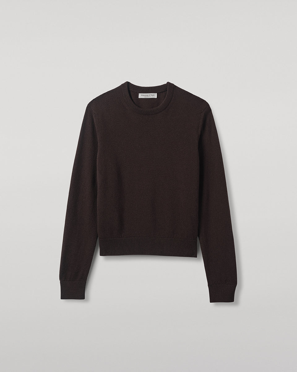 Johnstons of Elgin AW25 Women's Knitwear Molasses Classic Cashmere Brown Round Neck Jumper Close Up KAP05572SB7290
