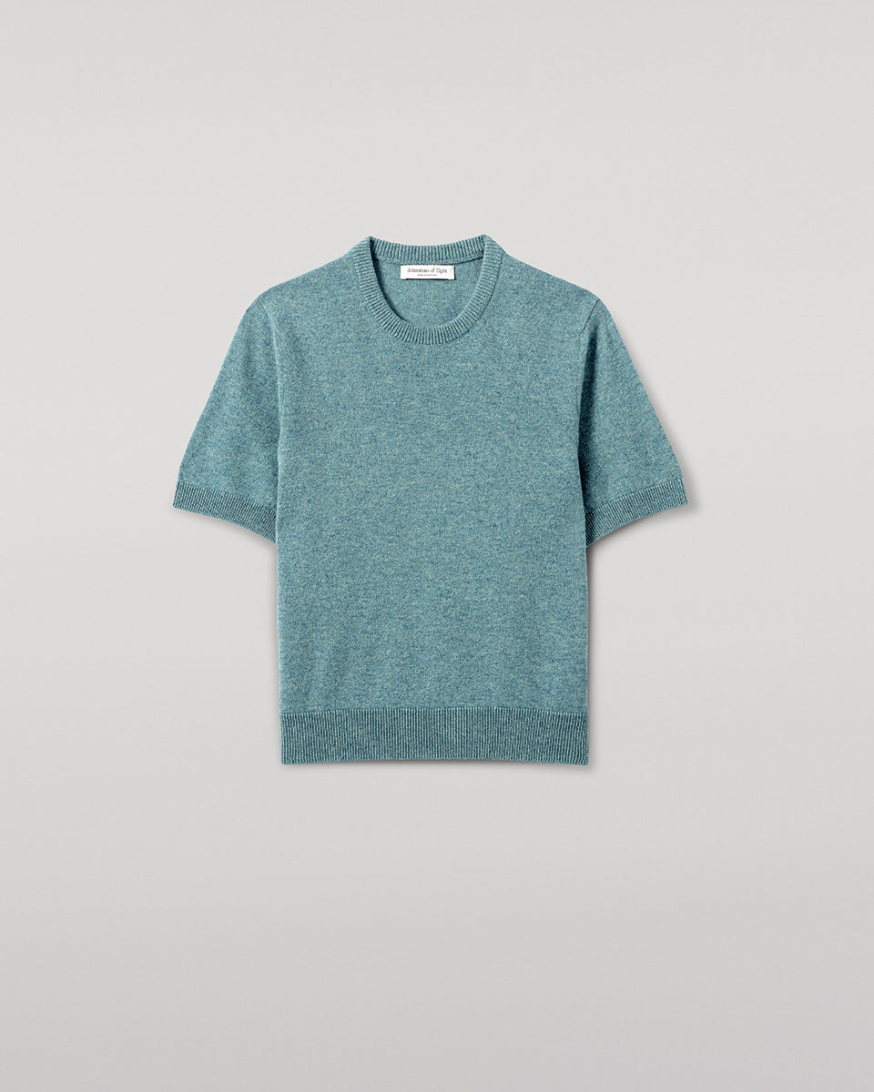 Johnstons of Elgin AW25 Women's Knitwear Seascape Classic Cashmere Green T-shirt Close Up KAP05574HC0038