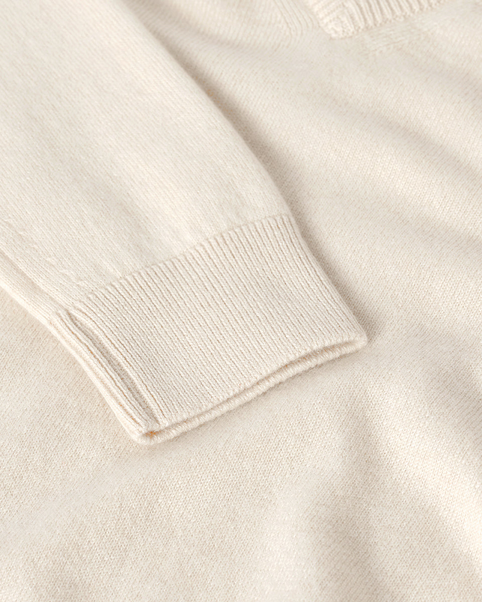 Johnstons of Elgin AW25 Women's Knitwear Champagne Classic Cashmere Cream V Neck Jumper KAP05575SA0502