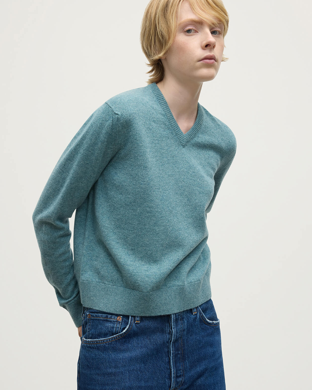 Johnstons of Elgin AW25 Women's Knitwear Seascape Classic Cashmere Green V Neck Jumper KAP05575HC0038