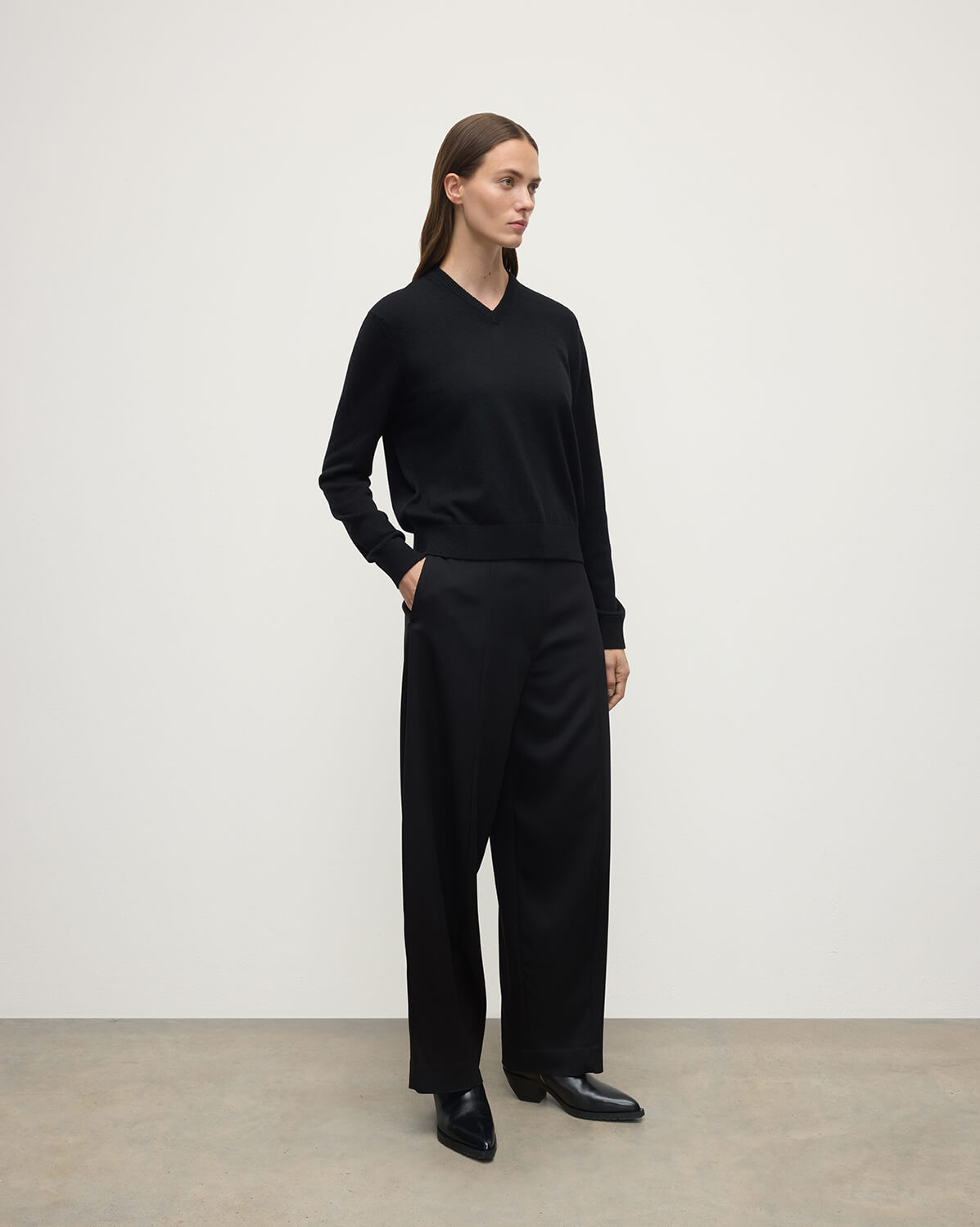 Johnstons of Elgin AW25 Women's Knitwear Black Classic Cashmere Black V Neck Jumper KAP05575SA7210