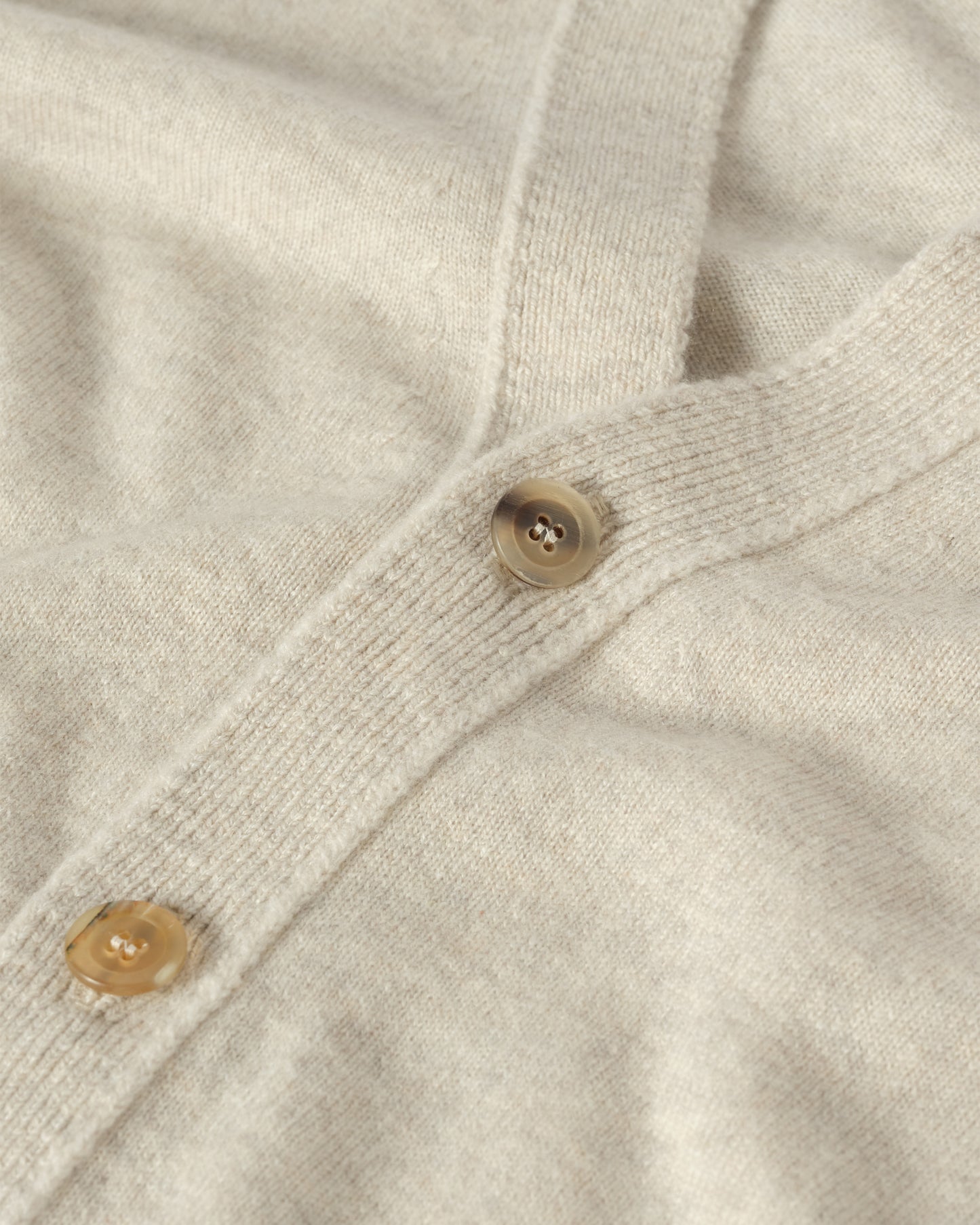 JOHNSTONS OF ELGIN MENS RORY VEE NECK CLASSIC CARDIGAN NATURAL 100% CASHMERE KAP05576HA0402