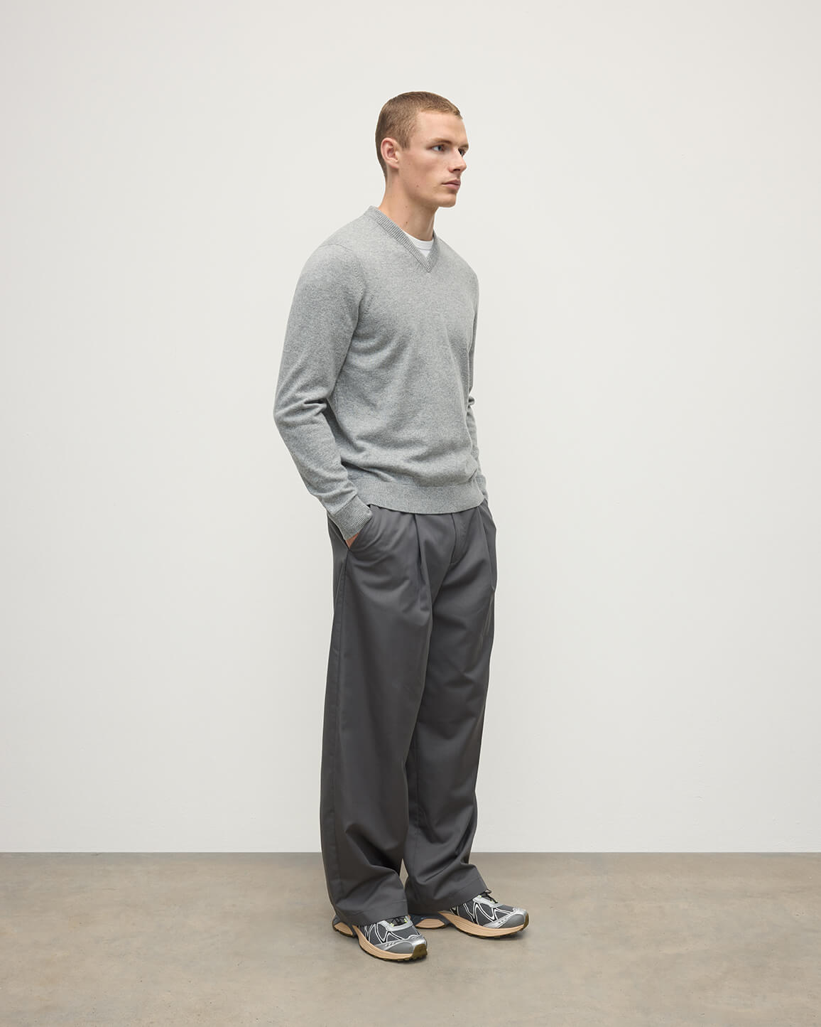 Johnstons of Elgin AW25 Men's Knitwear Light Grey Classic Cashmere Grey V Neck Jumper KAP05594HA0308