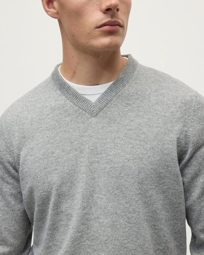Johnstons of Elgin AW25 Men's Knitwear Light Grey Classic Cashmere Grey V Neck Jumper KAP05594HA0308
