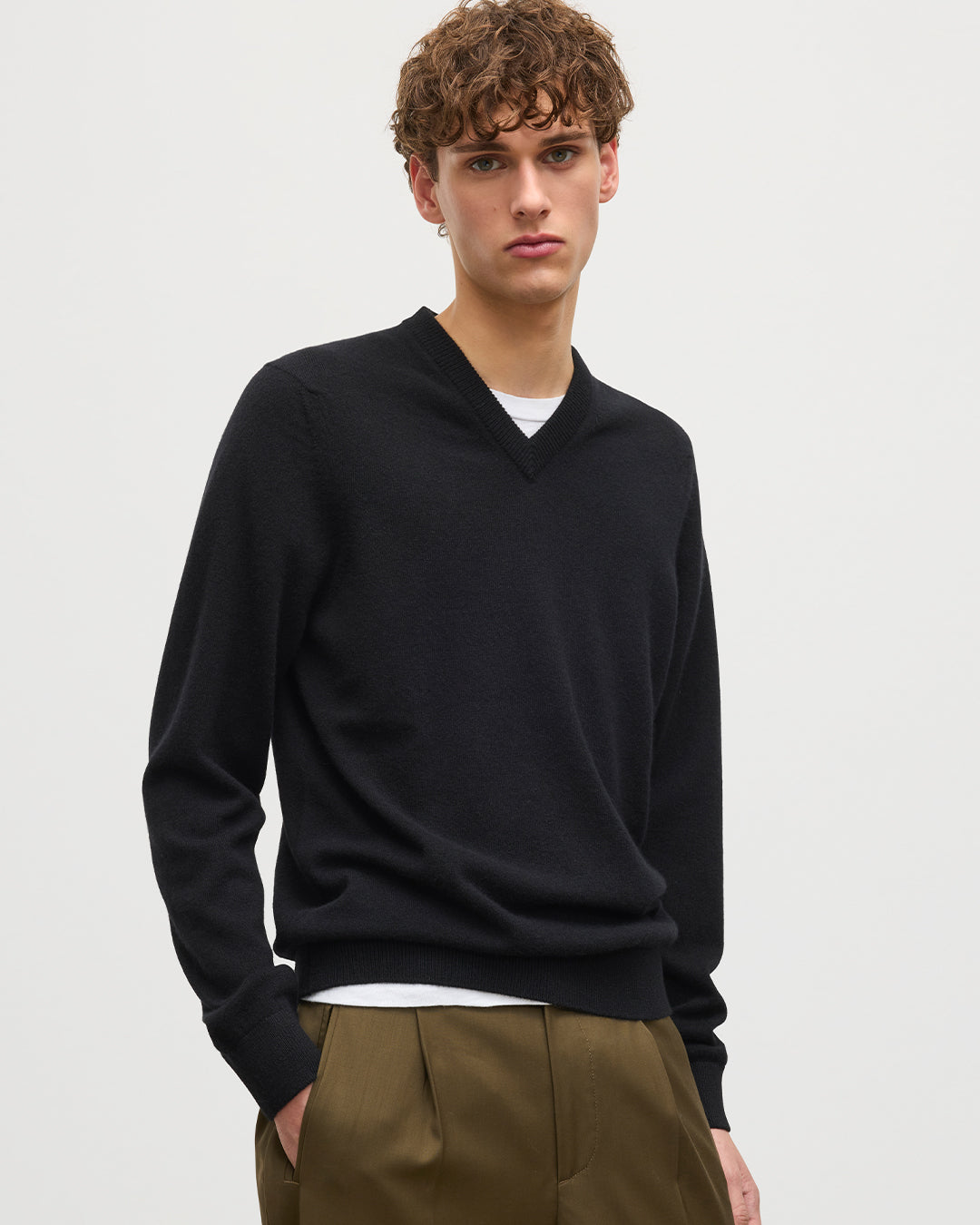 Johnstons of Elgin Men's Knitwear Black Classic Cashmere Black V Neck KAP05594SA7210