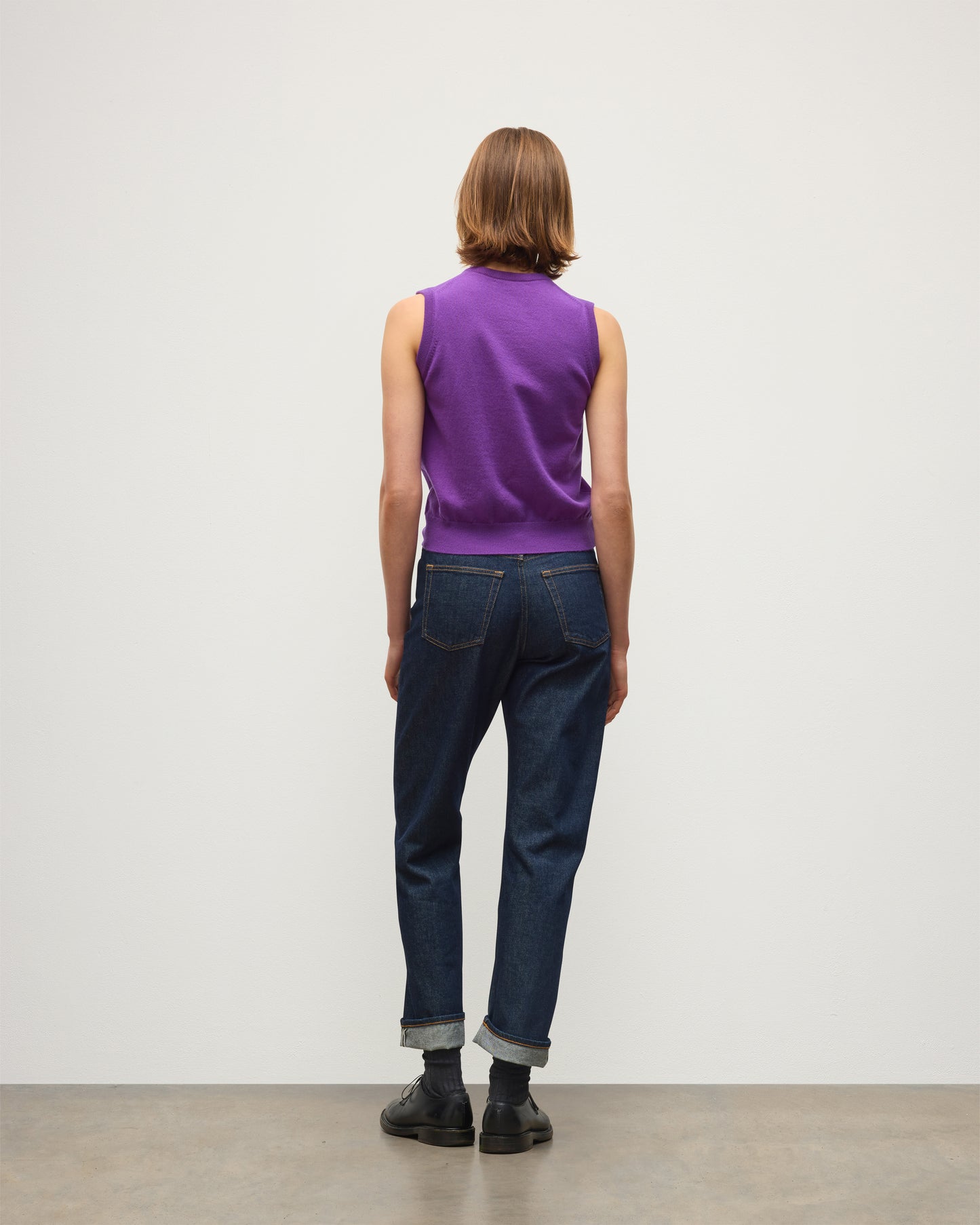JOHNSTONS OF ELGIN IRIS SLEEVELESS CREW PETITE CASHMERE ROUND NECK TANK - 2 PLY PURPLE 100% CASHMERE KAP05705SD5371