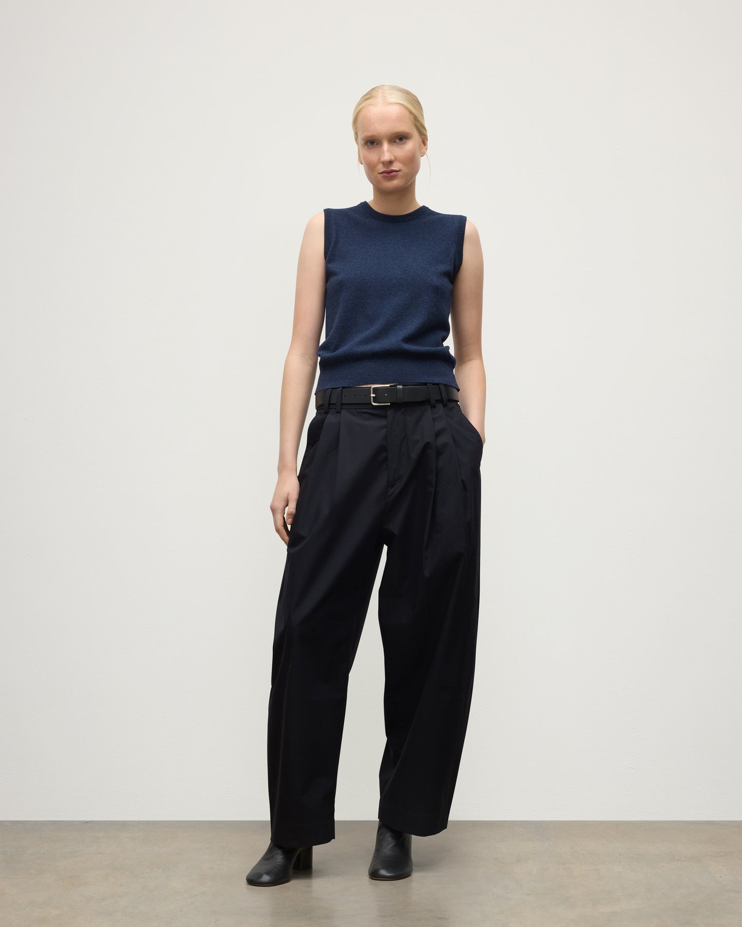 MODEL WEARS JOHNSTONS OF ELGIN WOMENS IRIS CLASSIC SLEEVELESS CREW NAVY 100% CASHMERE KAP05705HD7350