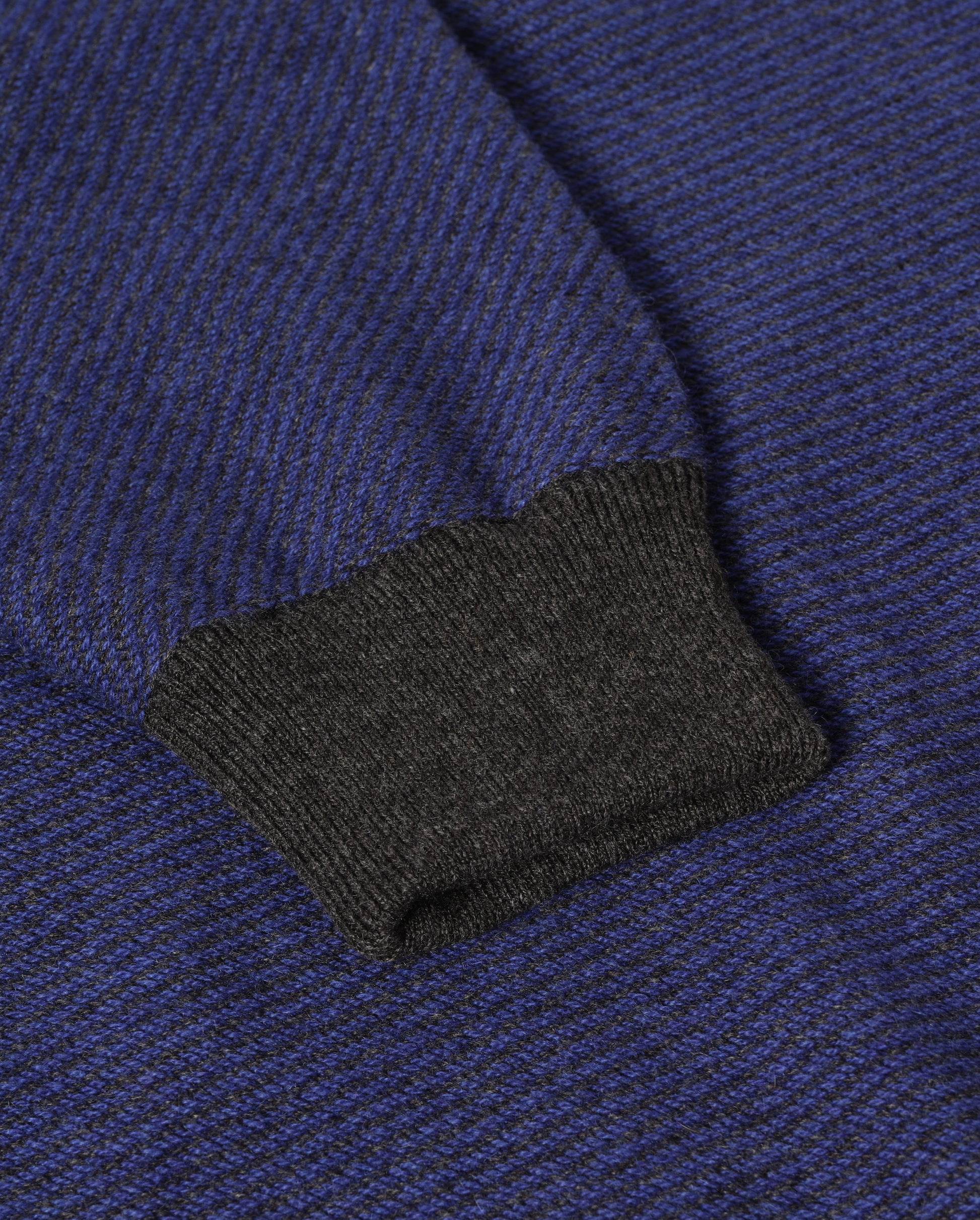 JOHNSTONS OF ELGIN LIDDELL SWEATSHIRT CASHMERE REVERSE TWILL STITCH SWEATSHIRT - 2 PLY GREY & BLUE 100% CASHMERE KAP05725Q26375