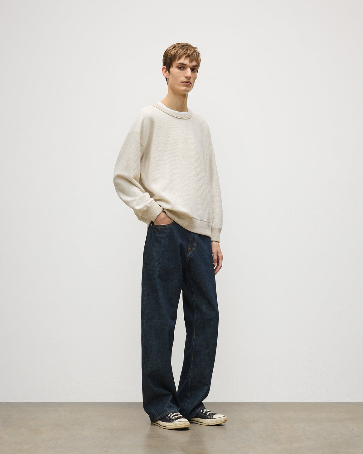 JOHNSTONS OF ELGIN LIDDELL SWEATSHIRT CASHMERE REVERSE TWILL STITCH SWEATSHIRT - 2 PLY NATURAL & WHITE 100% CASHMERE KAP05725Q26493