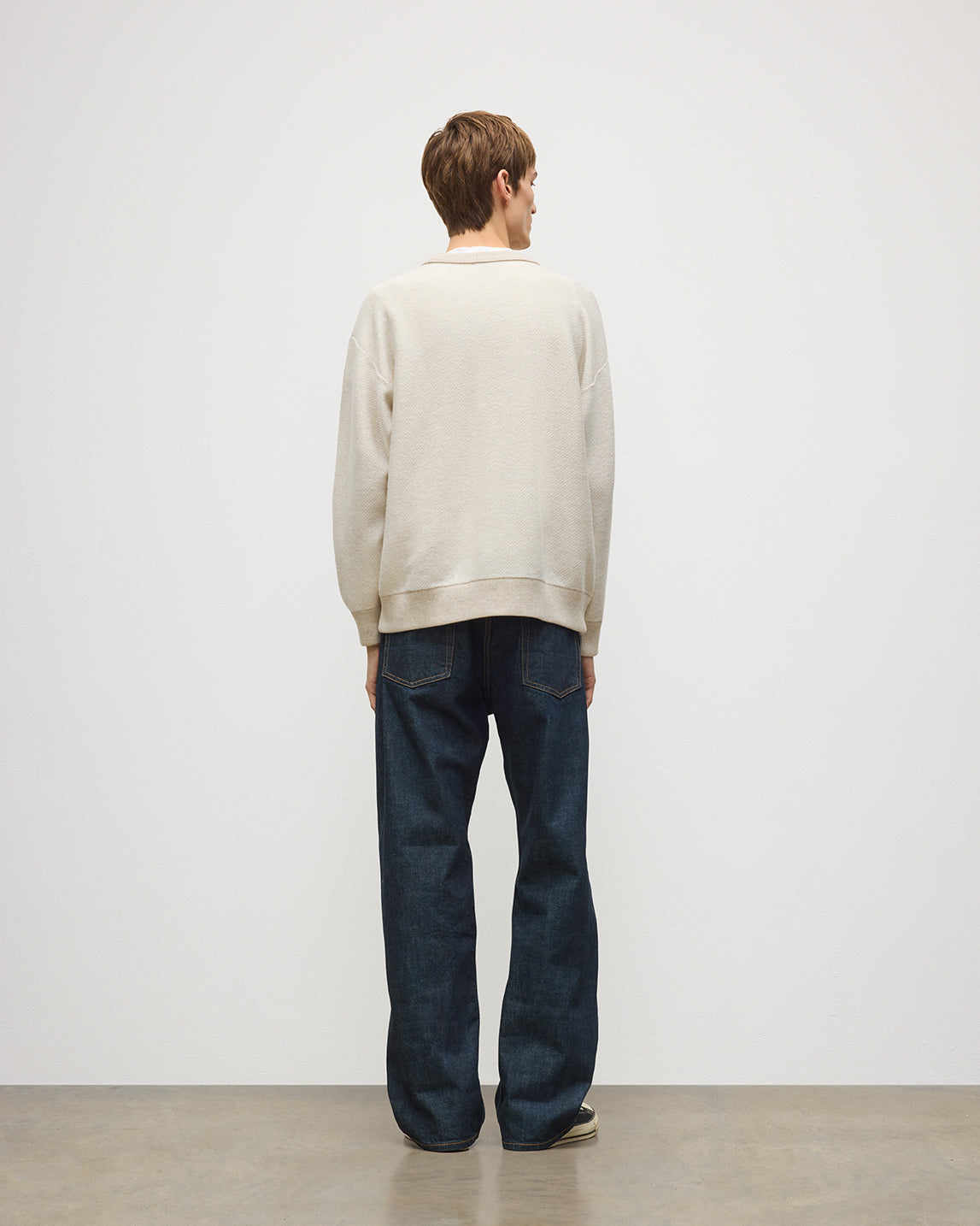 JOHNSTONS OF ELGIN LIDDELL SWEATSHIRT CASHMERE REVERSE TWILL STITCH SWEATSHIRT - 2 PLY NATURAL & WHITE 100% CASHMERE KAP05725Q26493