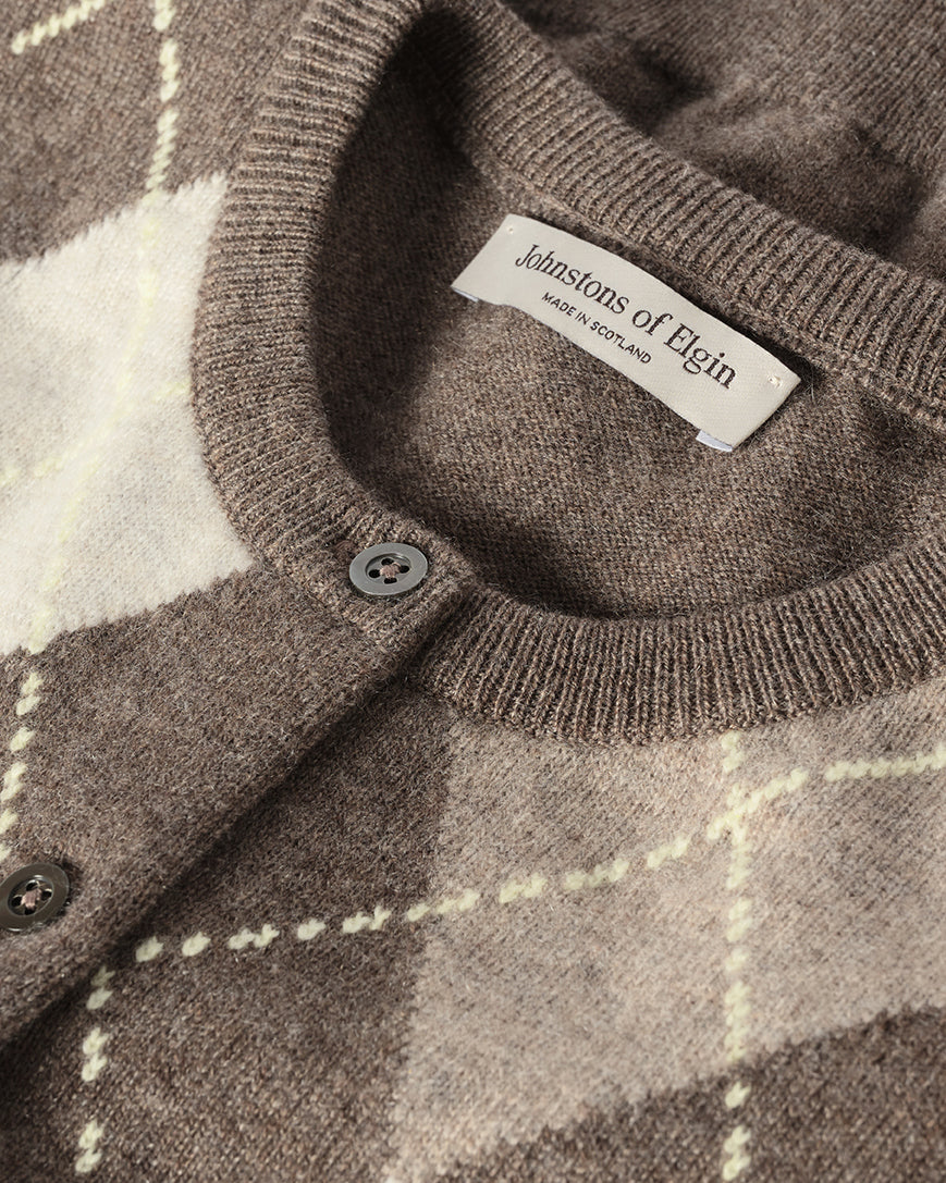 JOHNSTONS OF ELGIN CLAN CREW CARDIGAN PETITE CASHMERE ARGYLE INTARSIA ROUND NECK CARDIGAN - 2 PLY BROWN 100% CASHMERE KAP05731JU1652