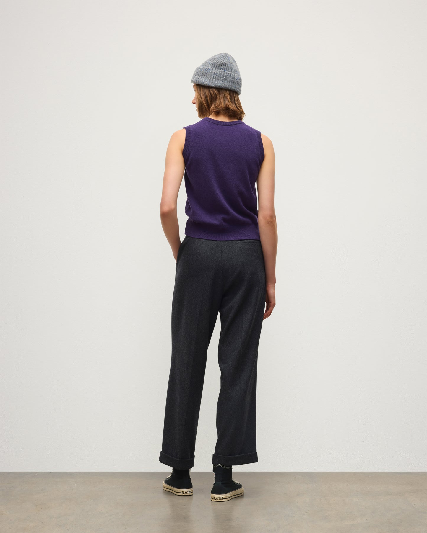 JOHNSTONS OF ELGIN LE JABOTS SLEEVELESS CREW PETITE CASHMERE ARGYLE INTARSIA ROUND NECK TANK - 2 PLY PURPLE 100% CASHMERE KAP05766JU1648