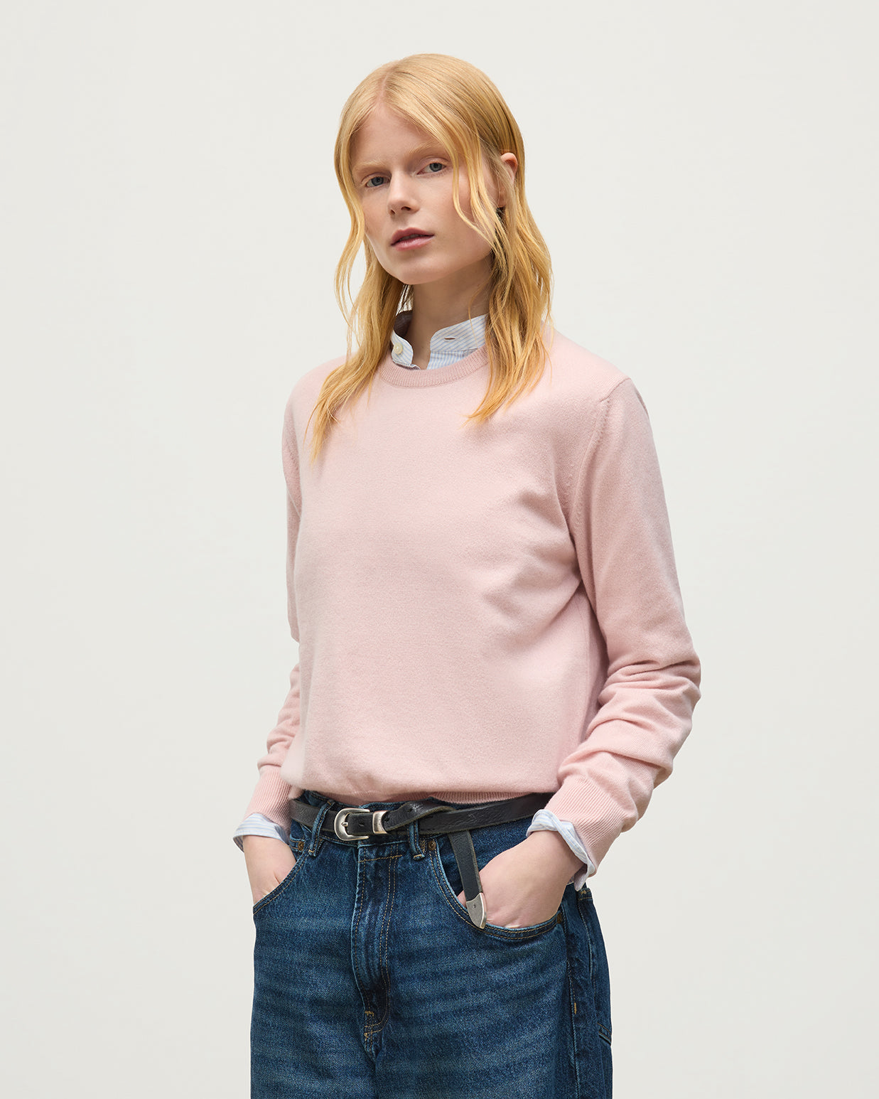 JOHNSTONS OF ELGIN LUNAN CREW SWEATER CLASSIC CASHMERE ROUND NECK SWEATER - 2 PLY PINK 100% CASHMERE KAP05784SE0816