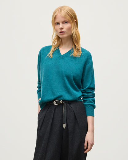 JOHNSTONS OF ELGIN LUNAN VEE SWEATER CLASSIC CASHMERE VEE NECK SWEATER 2 PLY GREEN 100% CASHMERE KAP05807HC4327