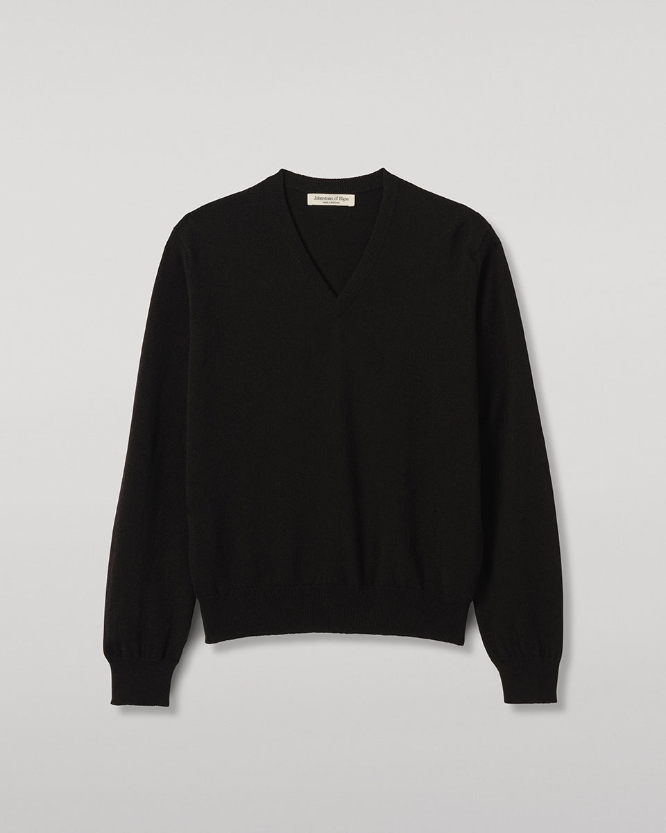 JOHNSTONS OF ELGIN LUNAN VEE SWEATER CLASSIC CASHMERE VEE NECK SWEATER 2 PLY BLACK 100% CASHMERE KAP05807SA7210