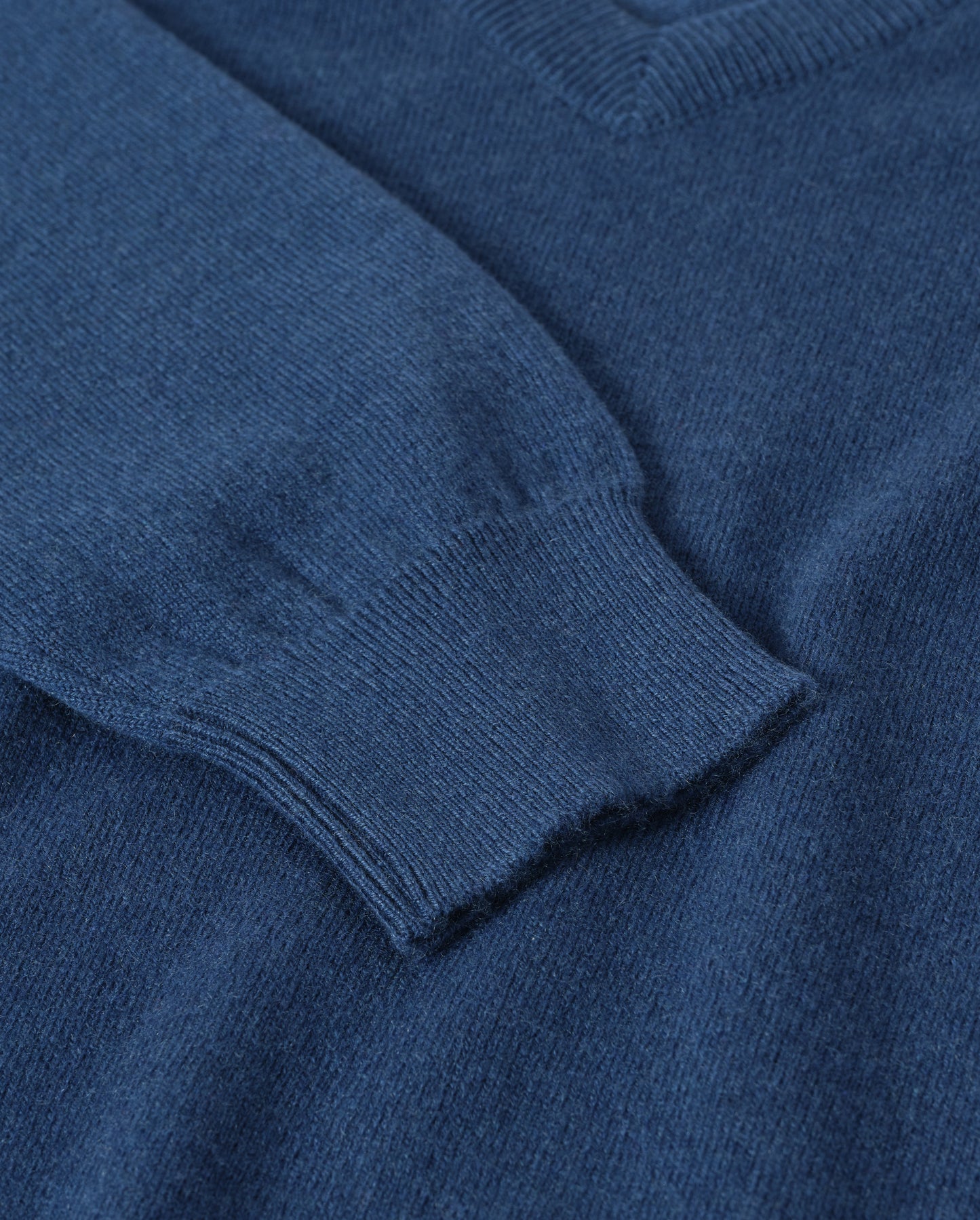 JOHNSTONS OF ELGIN REUBEN VEE NECK CASHMERE VEE NECK SWEATER - 2 PLY BLUE 100% CASHMERE KAP05960SD5369