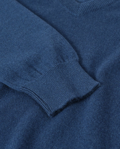 JOHNSTONS OF ELGIN REUBEN VEE NECK CASHMERE VEE NECK SWEATER - 2 PLY BLUE 100% CASHMERE KAP05960SD5369