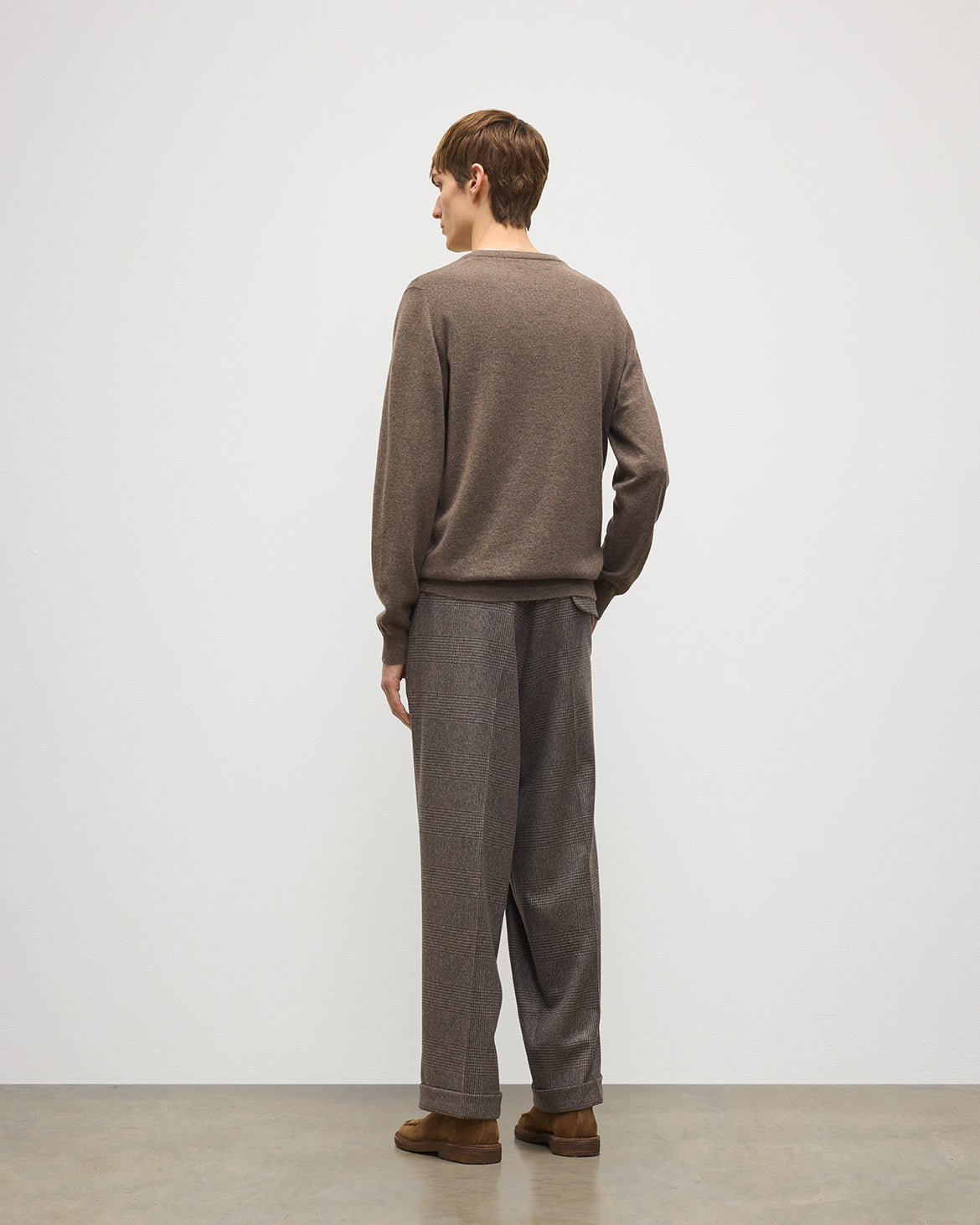 JOHNSTONS OF ELGIN REUBEN VEE NECK CASHMERE VEE NECK SWEATER - 2 PLY BROWN 100% CASHMERE KAP05960HB7128