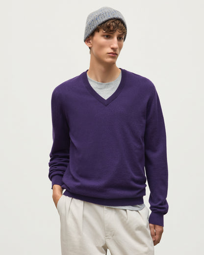 JOHNSTONS OF ELGIN REUBEN VEE NECK CASHMERE VEE NECK SWEATER - 2 PLY DARK PURPLE 100% CASHMERE KAP05960SD5370