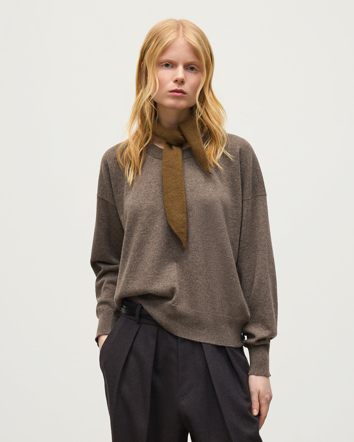 JOHNSTONS OF ELGIN JESSIE CREW SWEATER CASHMERE ROUND NECK SWEATER WITH EXPOSED SEAM DETAIL & CENTRE BACK SPLIT - 2 PLY BROWN 100% CASHMERE WORN WITH REEL CASHMERE BANDANA IN ALGIE GREEN KAP05973Q26344