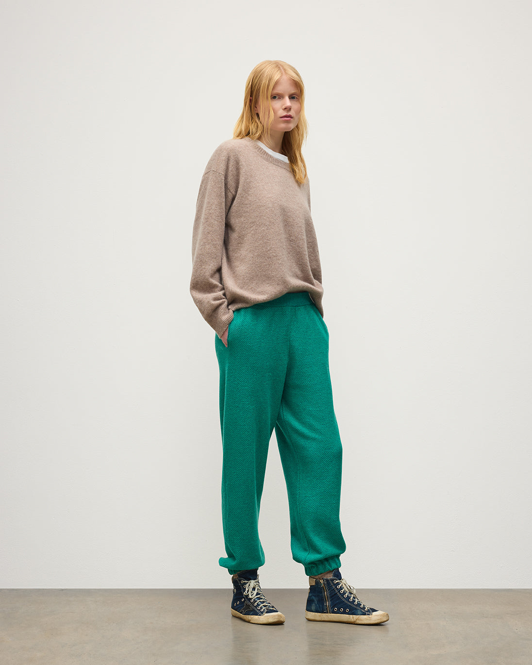 JOHNSTONS OF ELGIN REEL PANTS CASHMERE TWILL STITCH PANTS WITH SIDE POCKETS - 2 PLY GREEN 100% CASHMERE KAP05994Q26341