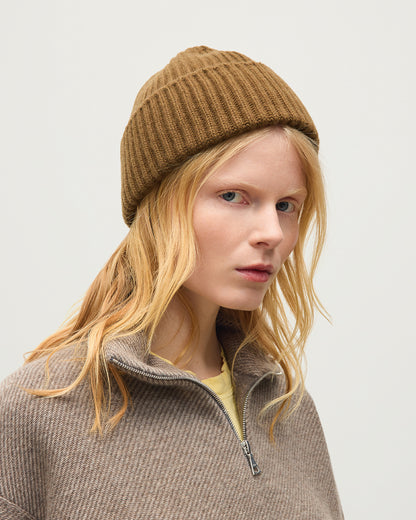 JOHNSTONS OF ELGIN REEL ZIP SWEATER CASHMERE TWILL STITCH ZIP NECK SWEATER - 2 PLY BROWN 100% CASHMERE WORN WITH MATCHING REEL TROUSERS AND LOVAT CASHMERE BEANIE IN LGIE GREEN  KAP06030Q26338