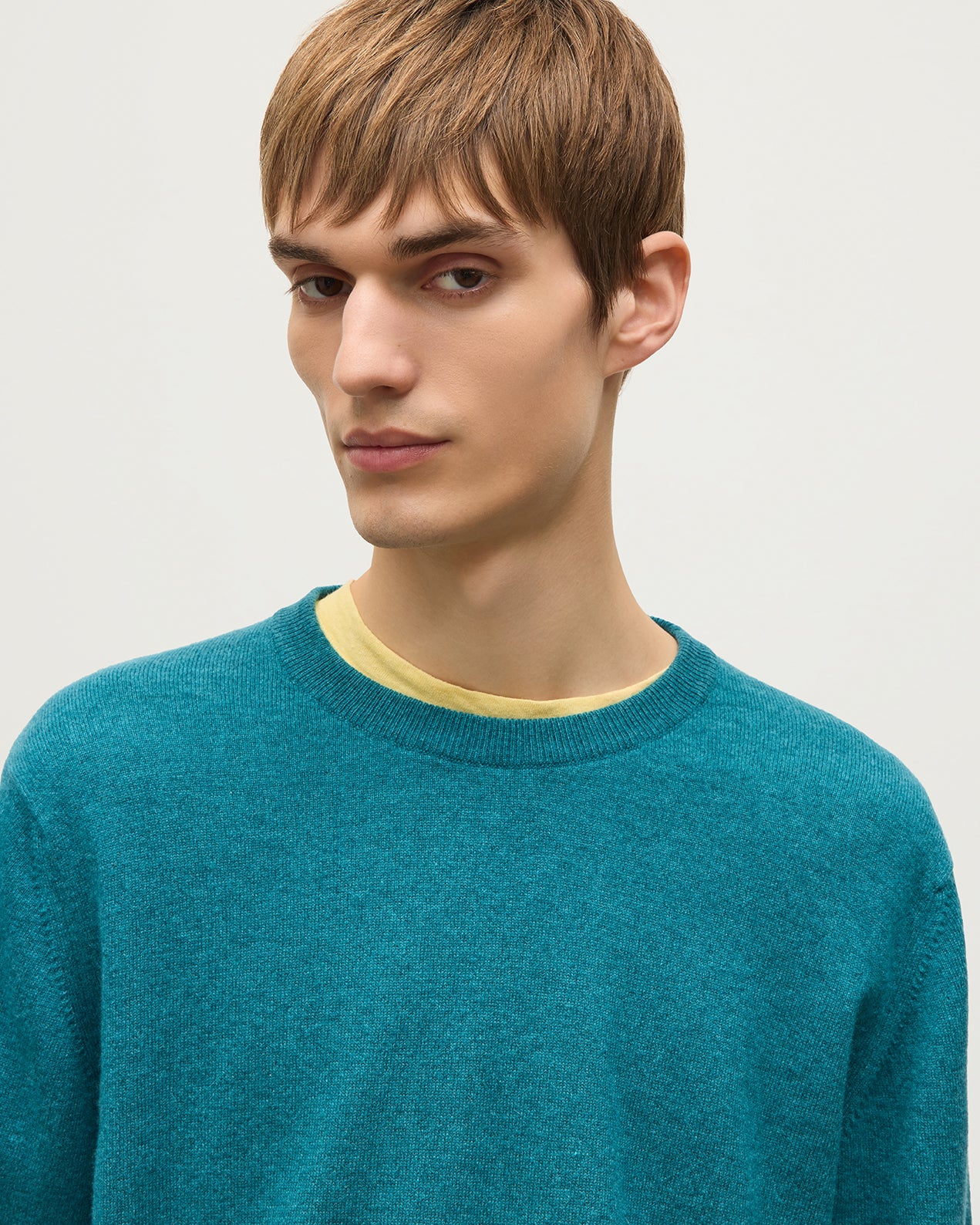 JOHNSTONS OF ELGIN REUBEN CREW CASHMERE CREW NECK SWEATER - 2 PLY GREEN 100% CASHMERE KAP06051HC4327